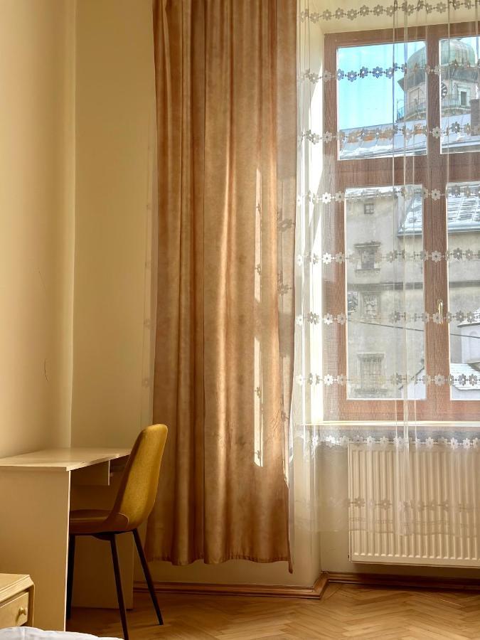 Romantic Apartments - Оn Valova Street ลวีฟ ภายนอก รูปภาพ